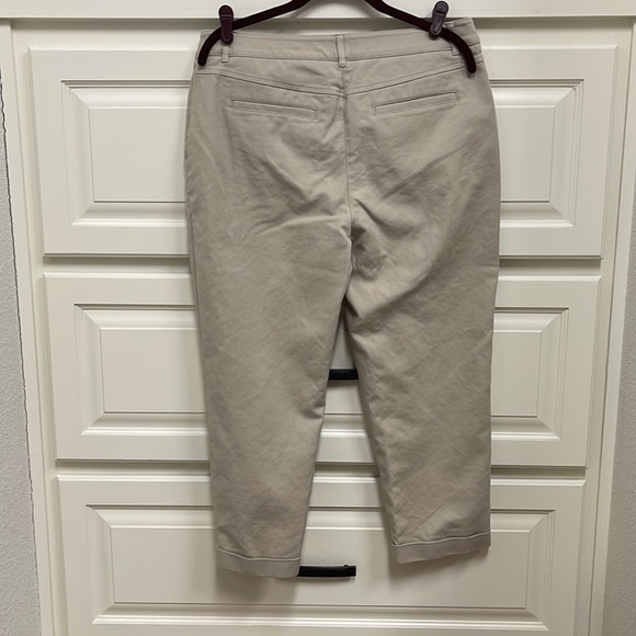 Chicos ladies size 1.5 cropped chinos - Picture 2 of 4